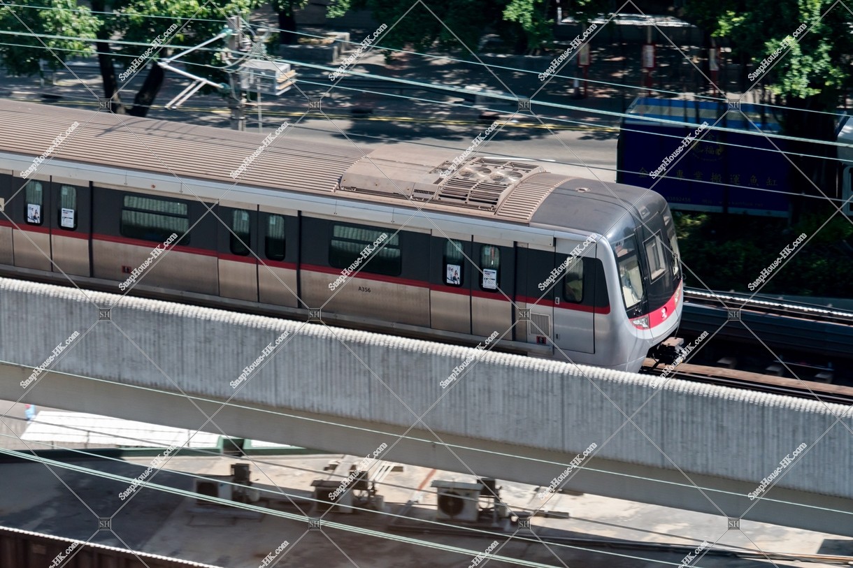 走行中のMTR列車 観塘線