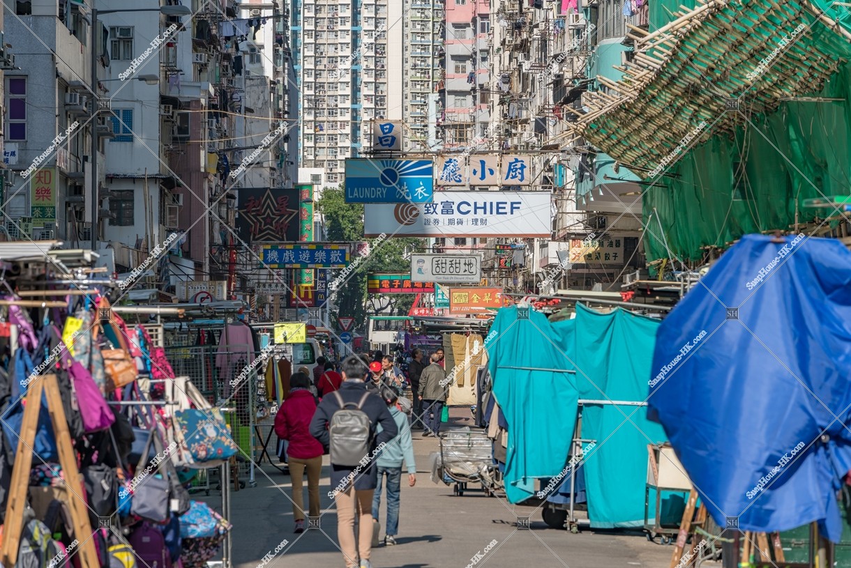 深水埗 福華街の朝 歩く人々