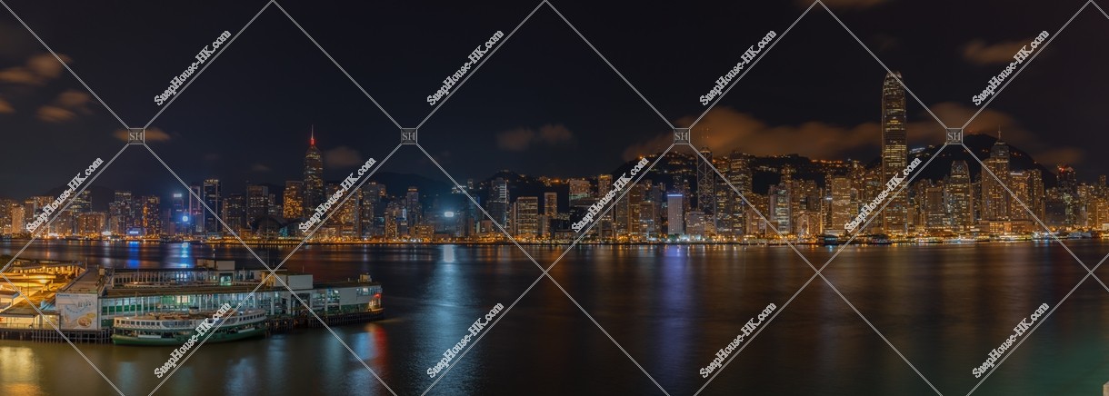 尖沙咀から見る香港島の高層ビル群のパノラマ夜景  その①