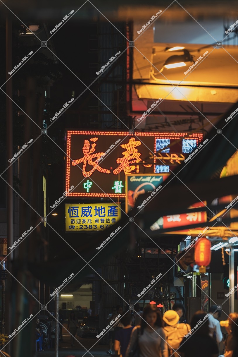 九龍城の夜の街並みと看板 その④