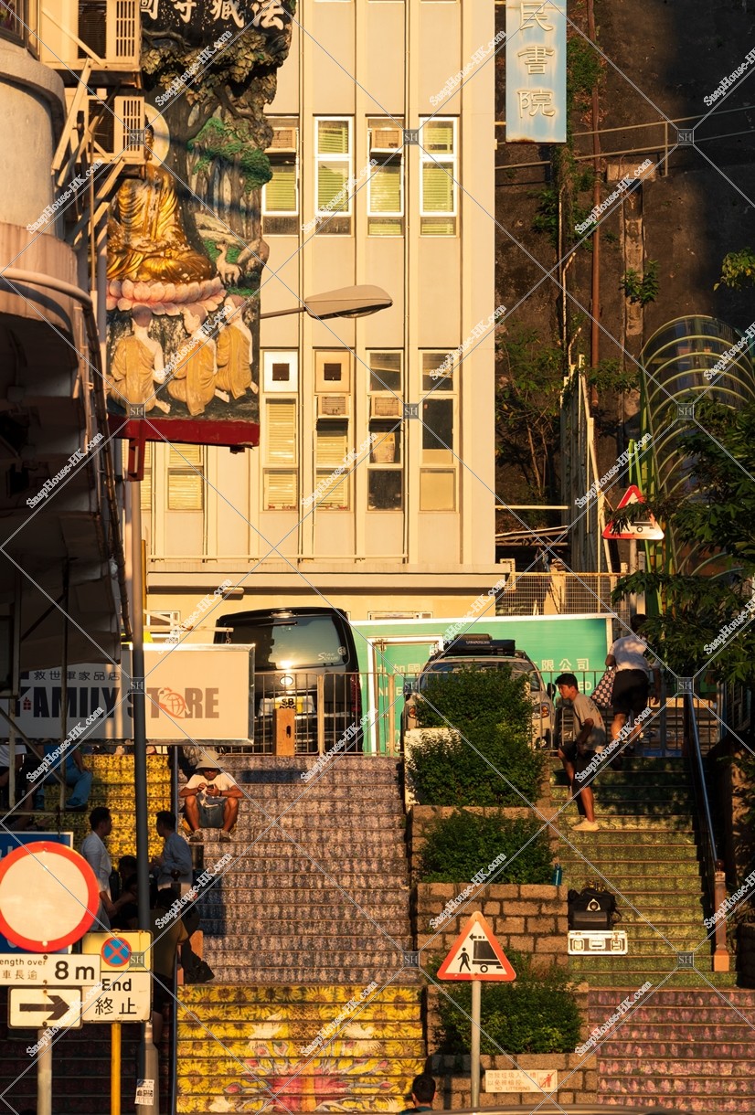 油麻地 夕方の彌敦道（ネイザンロード）の街並み その②