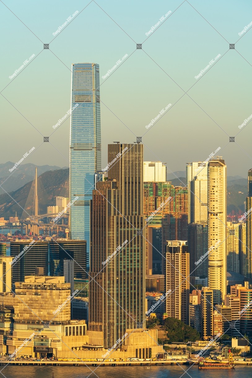 朝の九龍半島の高層ビル群