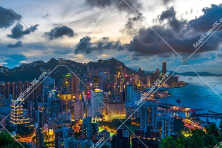 銅鑼灣からセントラル（中環）の高層ビル群の夜景 その①