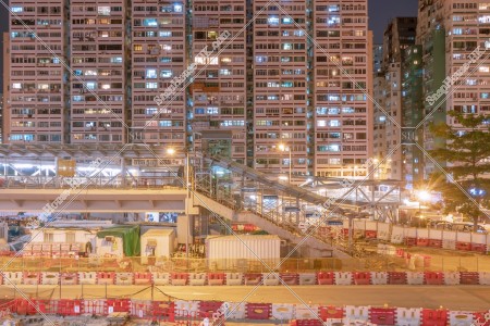 佐敦のマンションと歩道橋