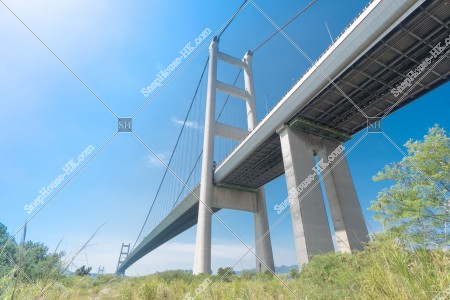 青馬大橋と馬湾海峡の浜辺 その③