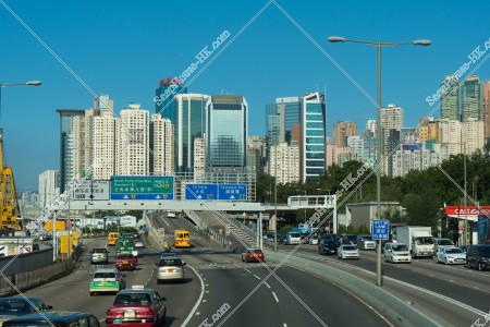 維園道（ヴィクトリアパークロード）の車道の景色