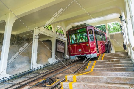 バーカーロード（白加道）駅を通過するピークトラム その②