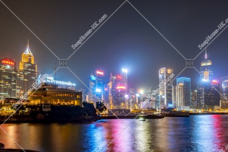 ヴィクトリアハーバーから見る銅鑼灣～湾仔（灣仔）の夜景