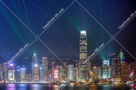 セントラル（中環）エリアのシンフォニー・オブ・ライツのレーザーショー。 レーザー多数 [横向き]