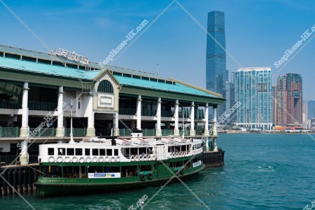 セントラルフェリー乗り場に到着したスターフェリー（天星小輪）