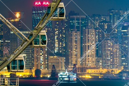 中環 夜の香港観覧車と北角のビル群
