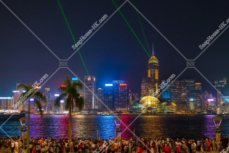 尖沙咀 シンフォニー・オブ・ライツを鑑賞する人々 その②