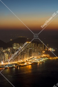 日没後の香港島・西湾付近の夜景