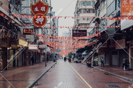 佐敦 雨の日の朝の廟街の風景