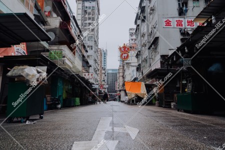 佐敦 雨の日の朝の寶靈街の露天街の風景 その②