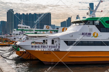 停船中のファーストフェリー