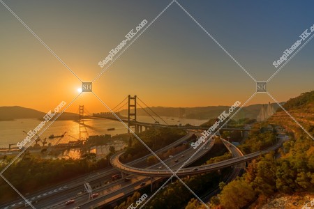 青馬大橋とインターチェンジの夕方の景色 その①