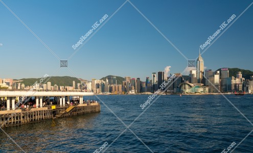 湾仔(灣仔)~銅鑼灣の夕方の風景と九龍公衆フェリー乗り場(九龍公眾碼頭)