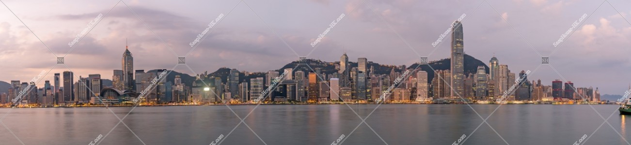 夜明け前の湾仔(灣仔)~セントラル(中環)の高層ビル群のパノラマ風景