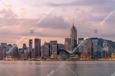 朝の湾仔（灣仔）の高層ビル群の風景 その①