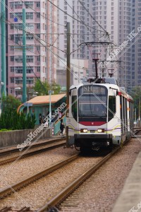 走行するライトレール その⑫