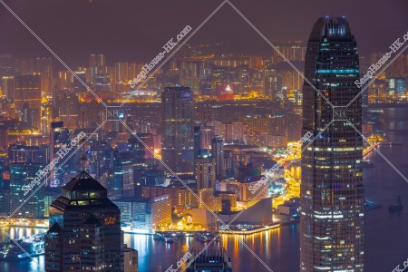 ヴィクトリア・ピークから見る国際金融中心第二期(ifc2)と九龍の深夜の夜景 その①
