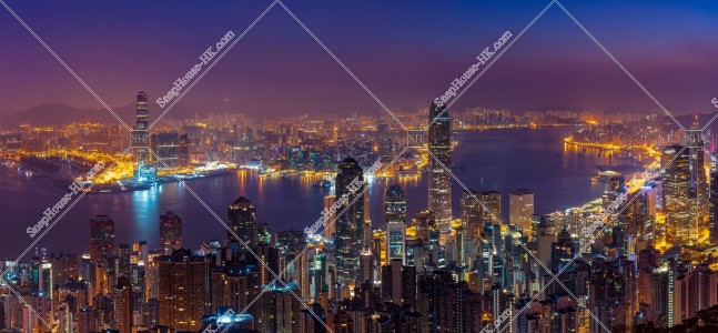 ヴィクトリア・ピークから見る香港の夜明け前の風景