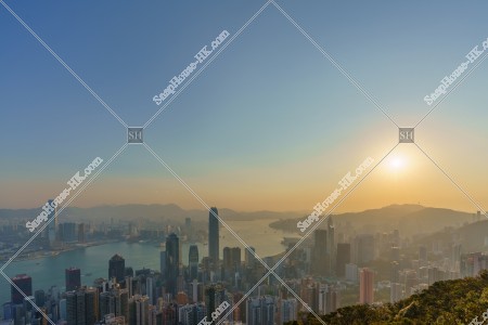 ヴィクトリア・ピークから見る香港の早朝の風景 その①