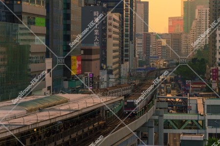觀塘 夕方の街並みとMTRの列車 その②