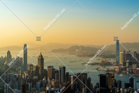 香港島と九龍半島の夕方のスカイラインビュー その①