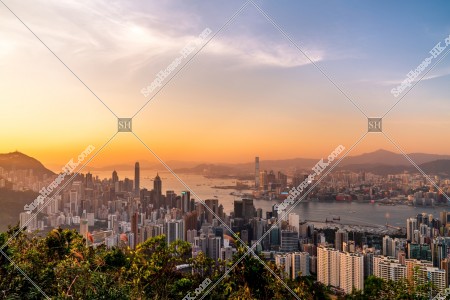 香港島と九龍半島の夕方のスカイラインビュー その④
