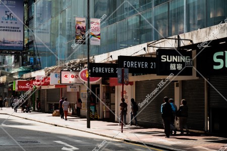 朝の旺角の街並み その②