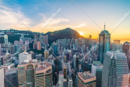 セントラル（中環）の高層ビル群の夕方の風景 その①