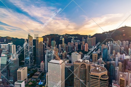 セントラル（中環）の高層ビル群の夕方の風景 その②