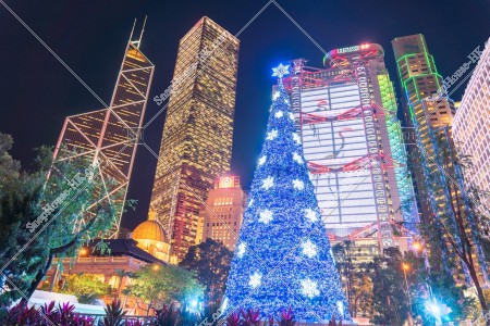 セントラル（中環）の高層ビル群とクリスマスツリーの夜景 その②