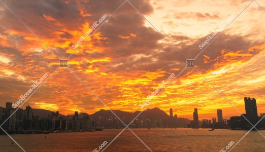 夕方の巻積雲と香港の都市風景 その⑩