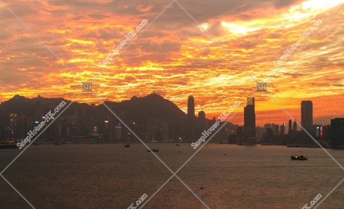夕方の巻積雲と香港の都市風景 その⑪
