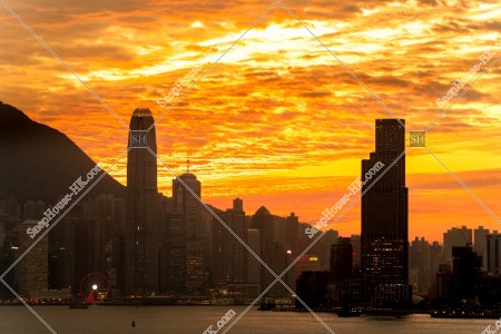 夕方の巻積雲と香港の都市風景 その⑫