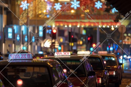 客待ちのタクシーの列