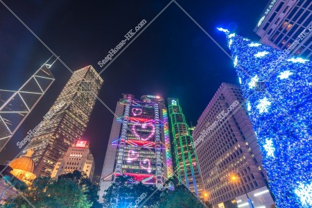 セントラル（中環）の高層ビル群とクリスマスツリーの夜景 その④