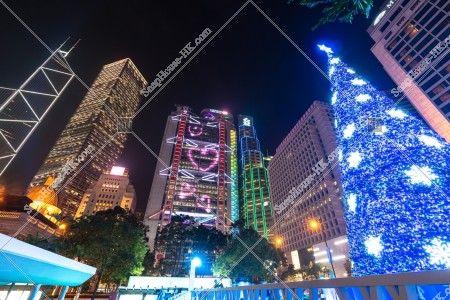 セントラル（中環）の高層ビル群とクリスマスツリーの夜景 その⑥