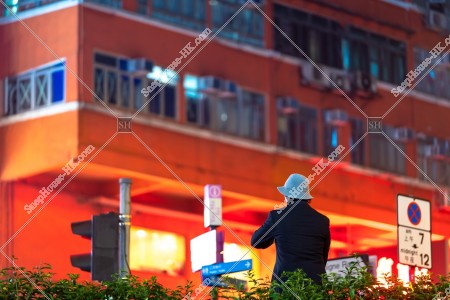 赤いビルと人 その④