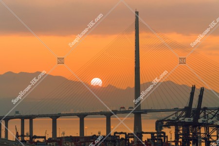 夕陽と昂船洲大橋（ストーンカッターズ橋） その①