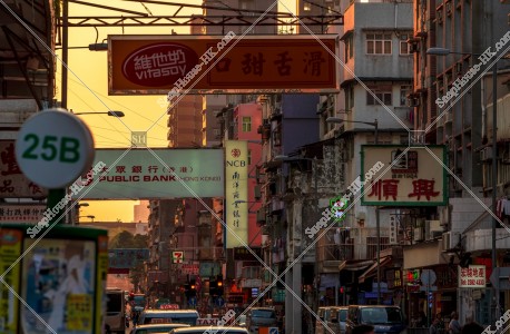 九龍城の夕方の街並みと看板 その②