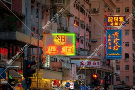 九龍城の夕方の街並みと看板 その⑭