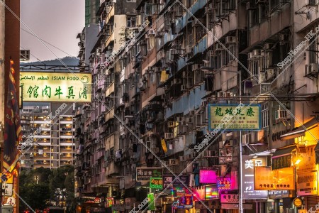 九龍城の夕方の街並みと看板 その⑯
