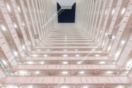 夜の古いマンション その④