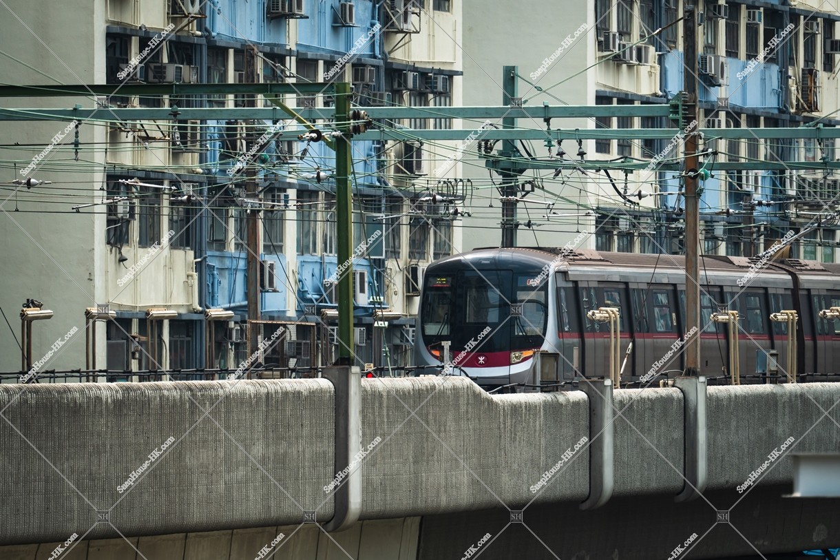 A moving train, MTR Kwun Tong Line, No.3