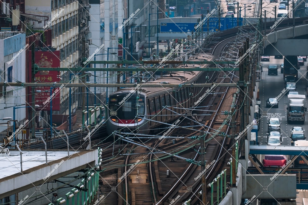 A moving train, MTR Kwun Tong Line, No.6