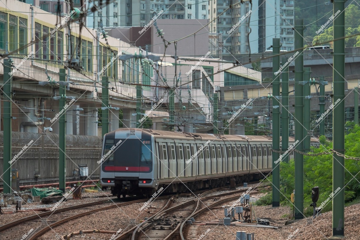A moving train, MTR Tsuen Wan Line, No.6